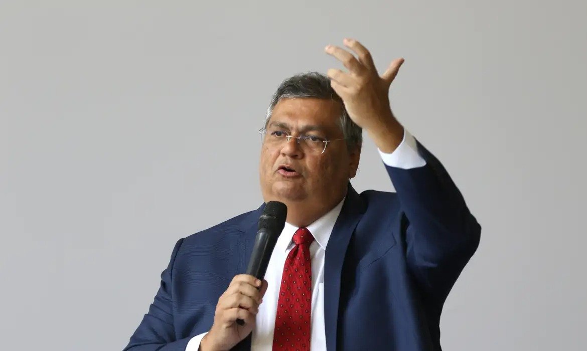 Flávio Dino define prazo para eleição da Aleam