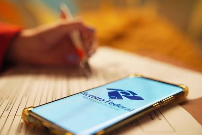 Quem recebe a restituição automática do IRPF