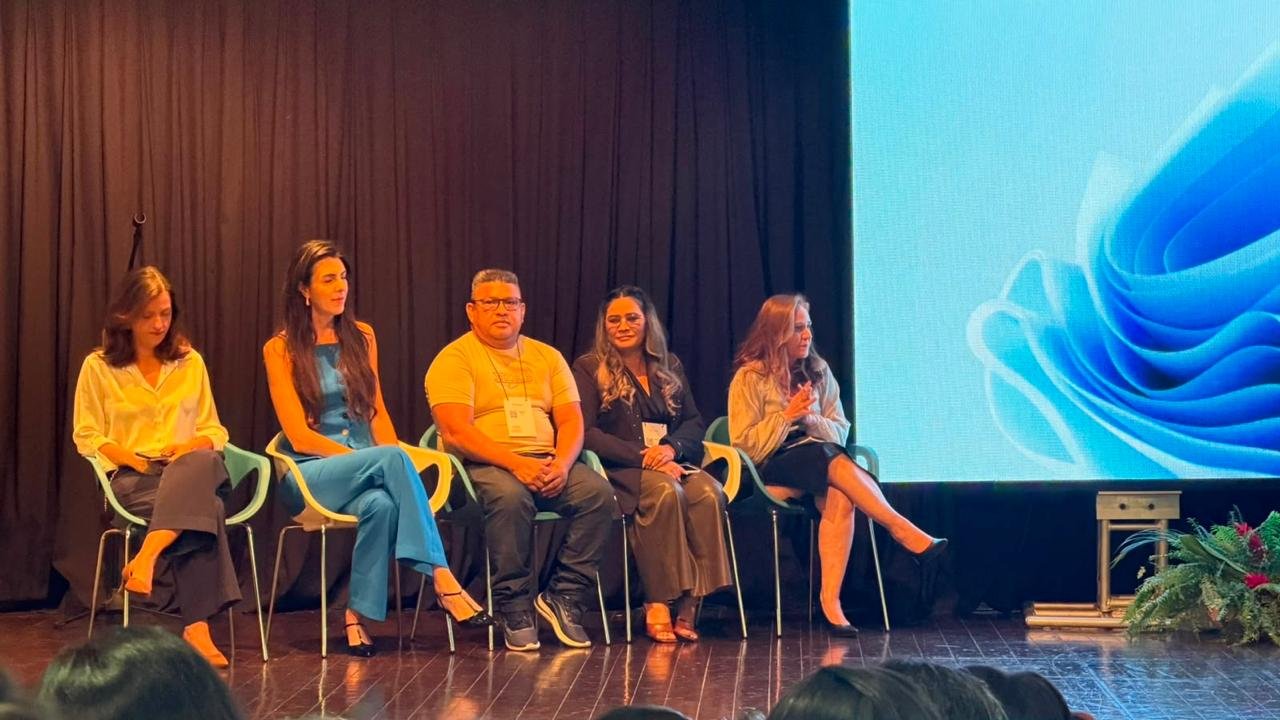 Arone Bentes destaca educação de Manaus em conferência