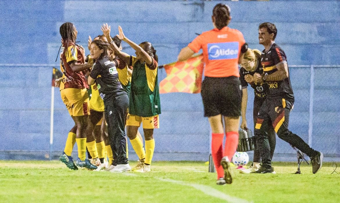 Jhulian marca e Planalto vence Realidade Jovem por 2 a 0