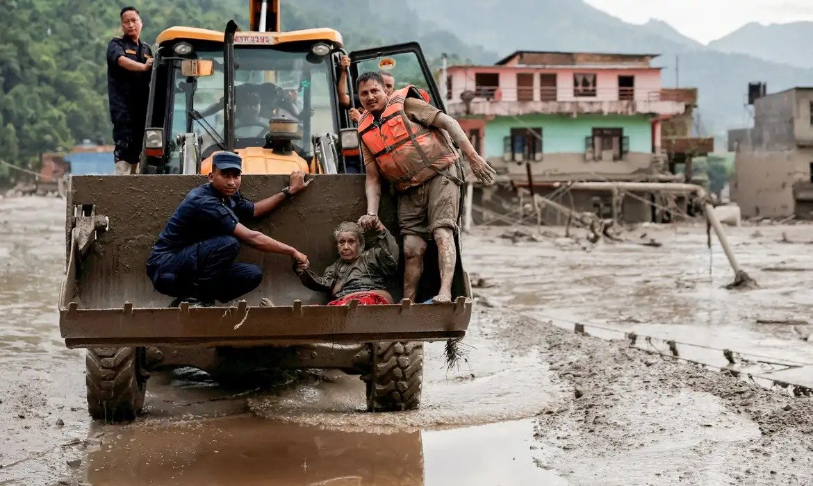 Nepal intensifica buscas por desaparecidos