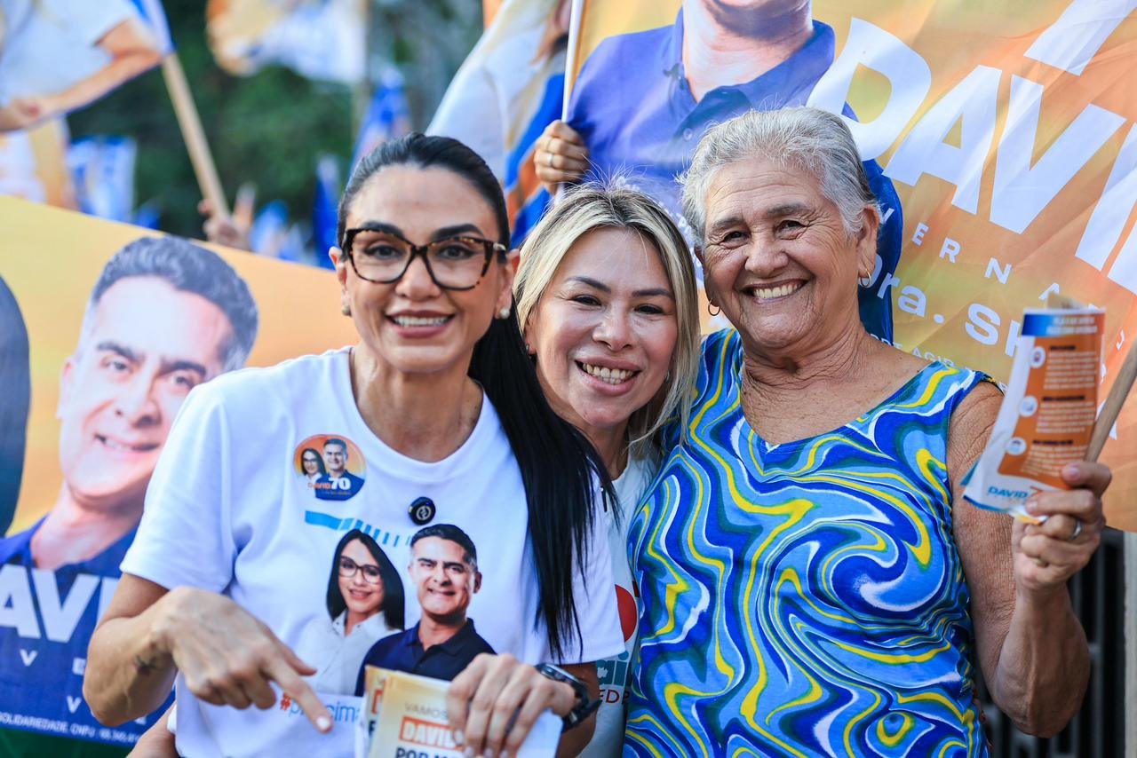 Dra. Shádia participa de caminhada no Riacho Doce 2 e reforça campanha de David Almeida