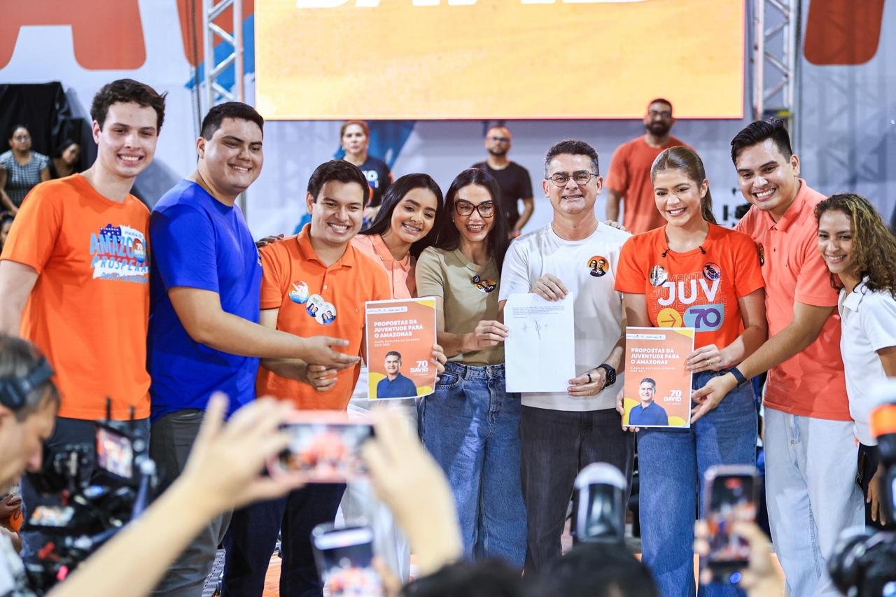 David Almeida assina carta de compromissos com propostas para a juventude