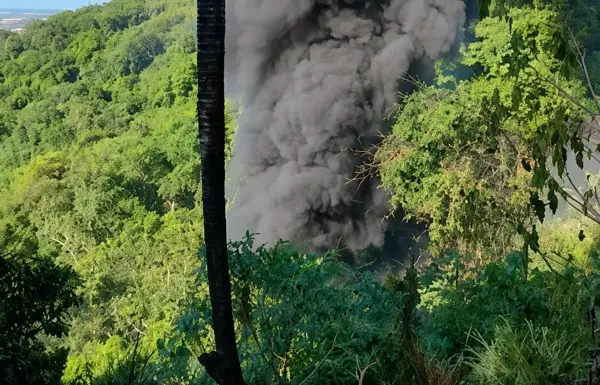 Incêndio mobiliza equipes na zona leste de Manaus
