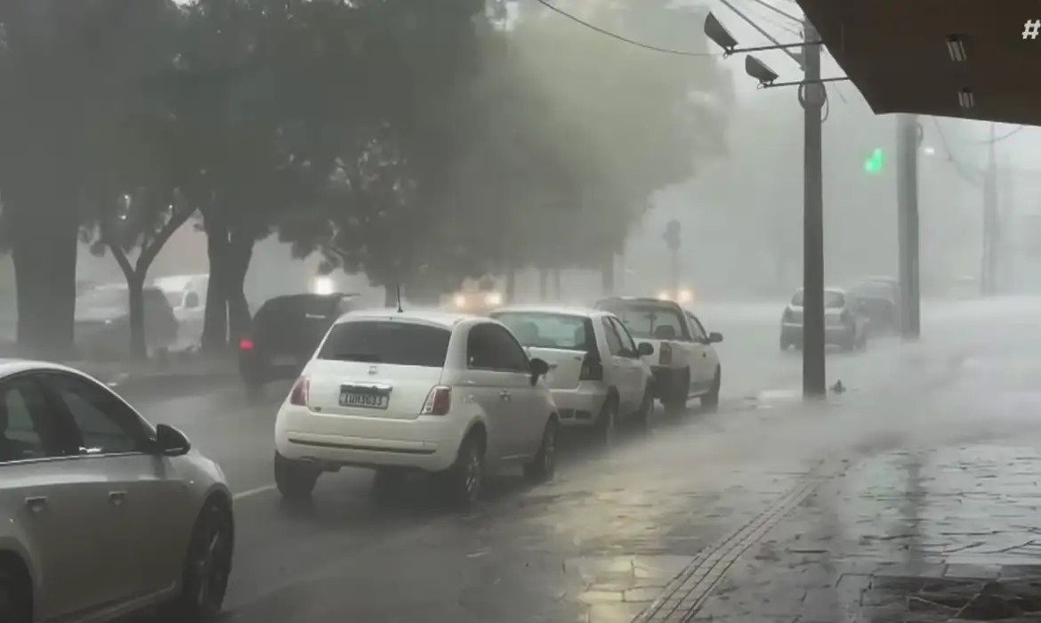 Sul e Sudeste terão chuva e trovoadas