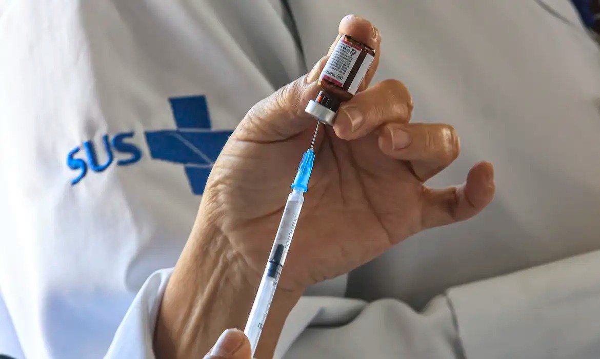 Esquema da vacina contra meningite deve ser confirmado por profissional