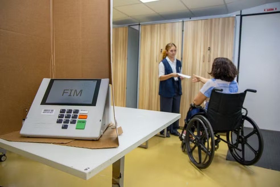 TRE-AM orienta sobre transporte gratuito nas eleições