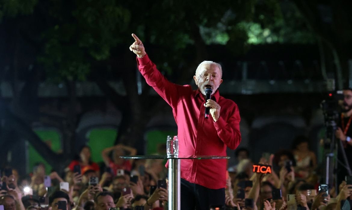 Plano de Lula reúne propostas para saúde, segurança e economia