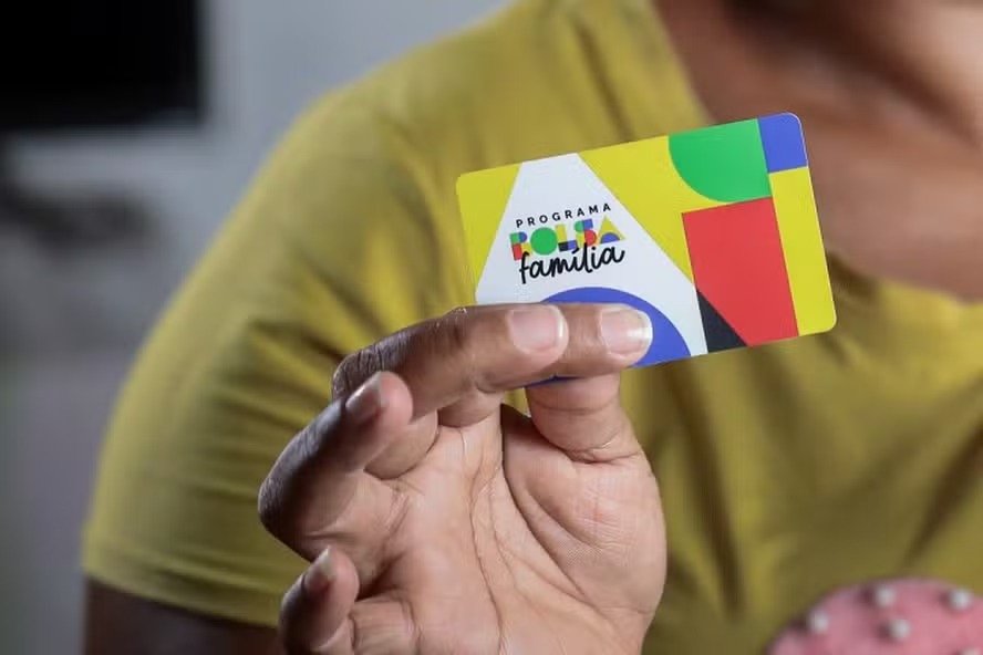 Benefício mínimo do Bolsa Família sobe para R$ 691