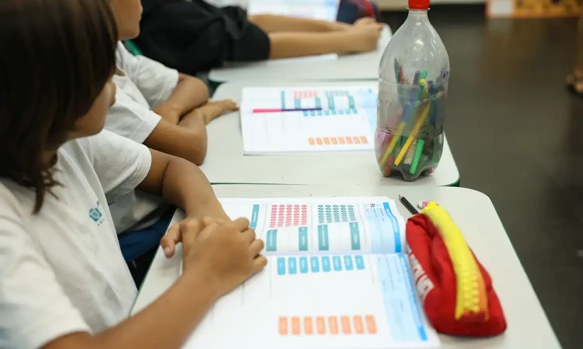 Programa de bolsas busca fortalecer educação pública brasileira