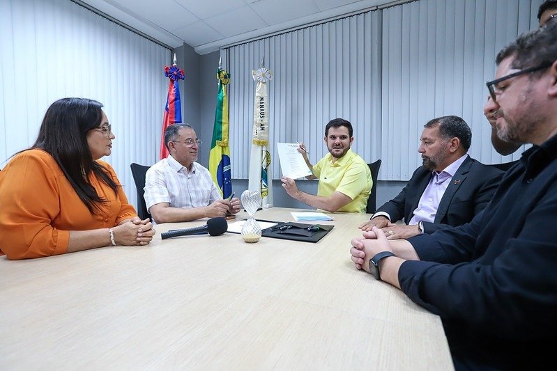 Auxílios do Mais Médicos somam R$ 3.116 por profissional