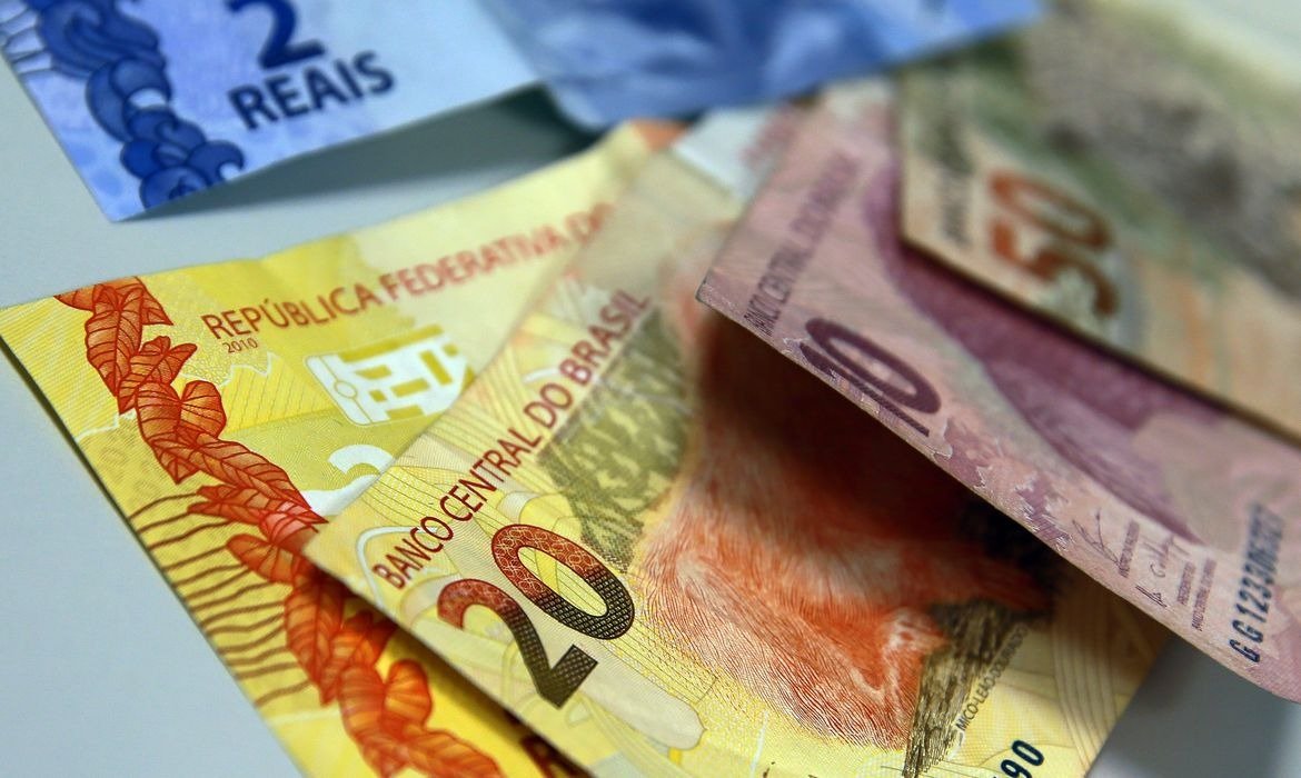 Crédito consignado para trabalhadores ajuda a elevar saldo das famílias