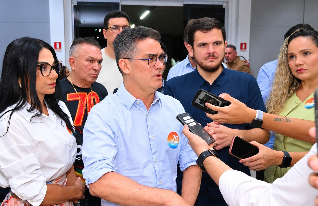 David chega ao debate com foco na reta final das eleições