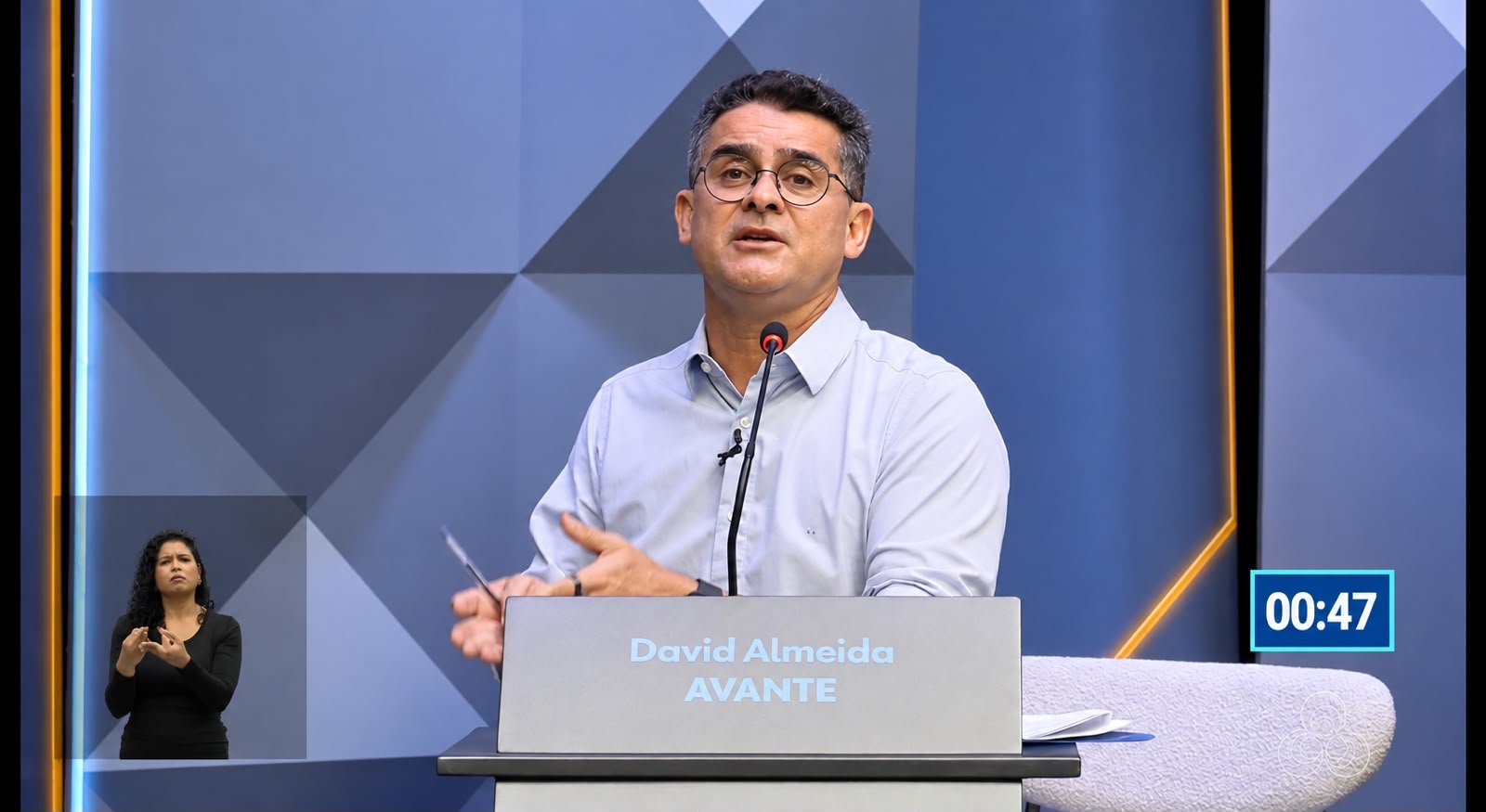 David Almeida cita empresas Cidade em debate sobre contratos estaduais