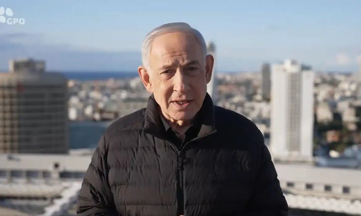 Passageiros dominam suspeito durante voo para Israel