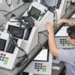 Fone para áudio da urna é fornecido pela Justiça Eleitoral